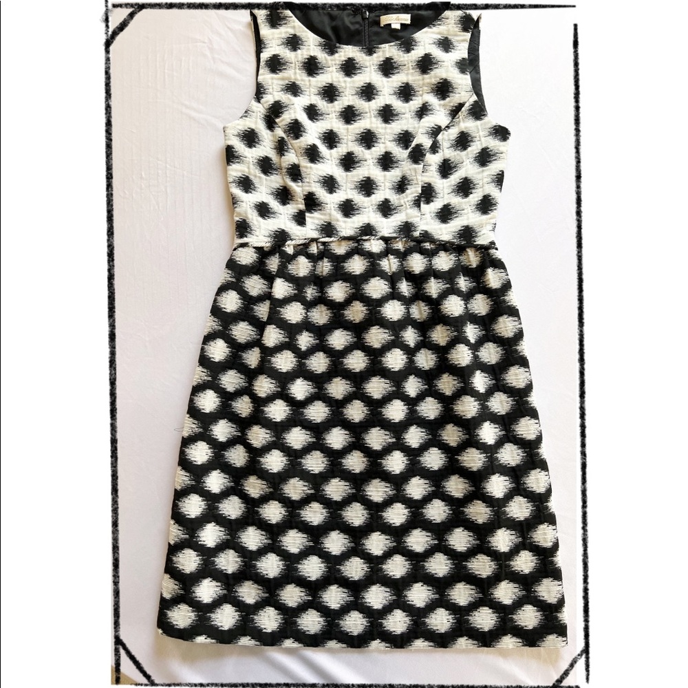 Shoshanna Size 2 black and white print empire waist dress.